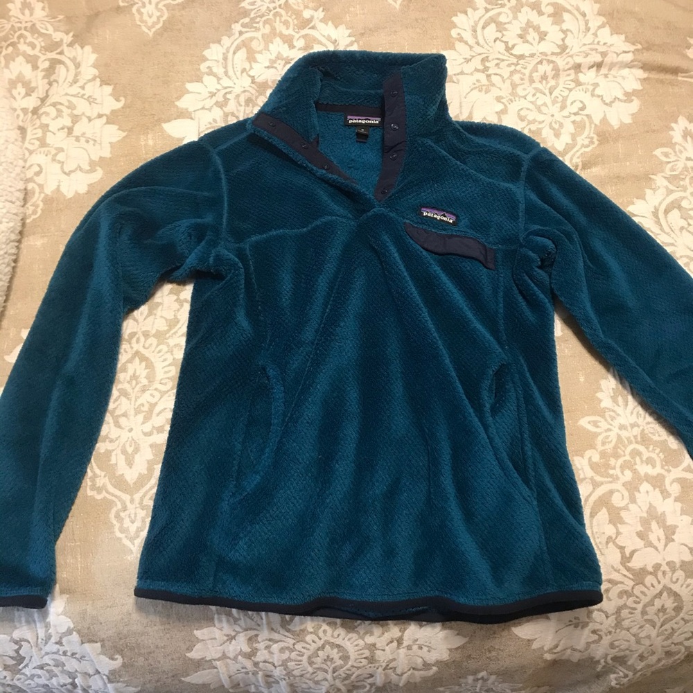 Patagonia fuzzy blue pullover Size M